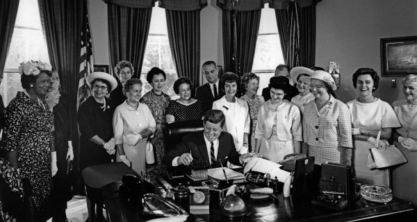 American_Association_of_University_Women_members_with_President_John_F._Kennedy_as_he_signs_the_Equal_Pay_Act_into_law
